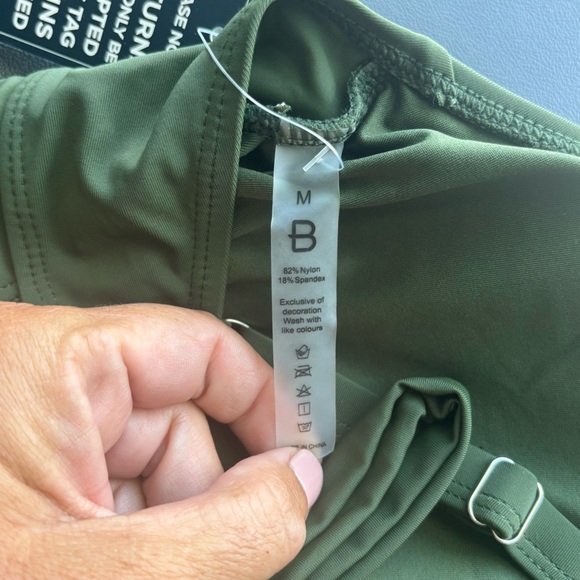 Womens Blooming Jelly Green Cutout One-Piece Swimsuit Women’s Size Medium - Picture 6 of 6